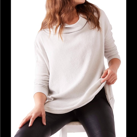 11. $89 NWT Free People long sleeve sweater🌙 - Picture 2 of 9